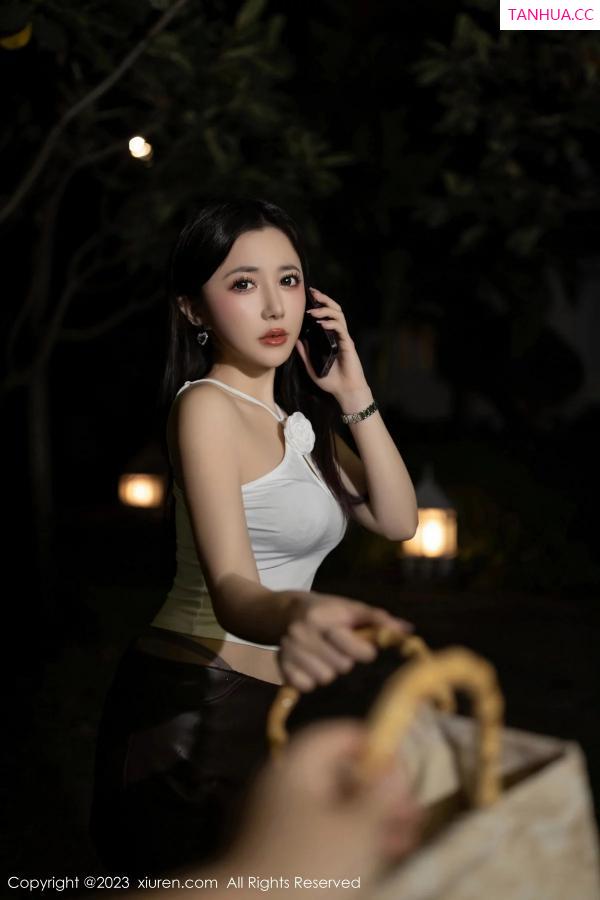 鱼子酱fish  [XiuRen]高清写真图 2023.12.29 No.7888 鱼子酱Fish 短裙美腿第5张图片